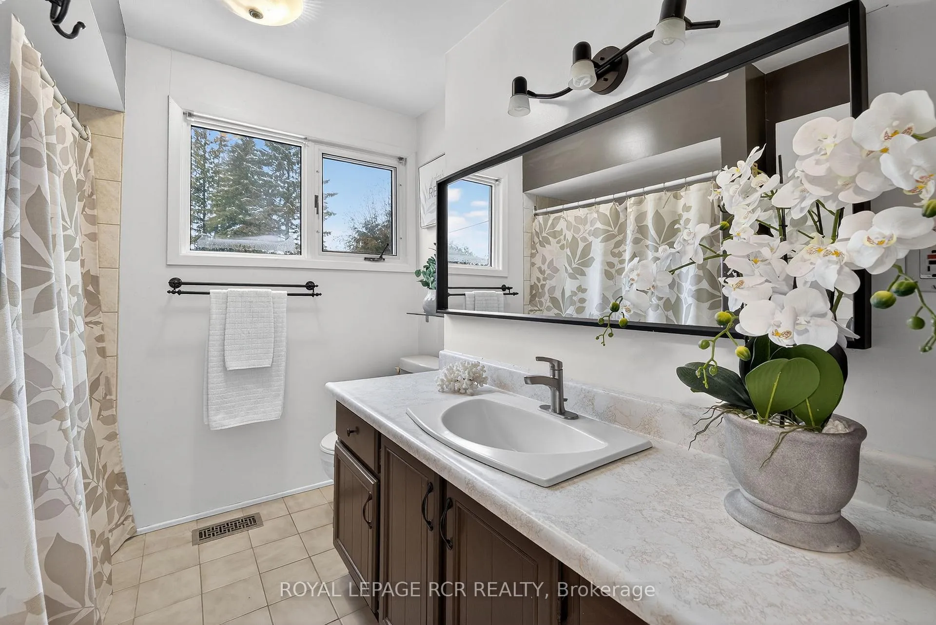 Photo 23 of 11 Hilltop Drive, Caledon, Caledon East — HOMEH