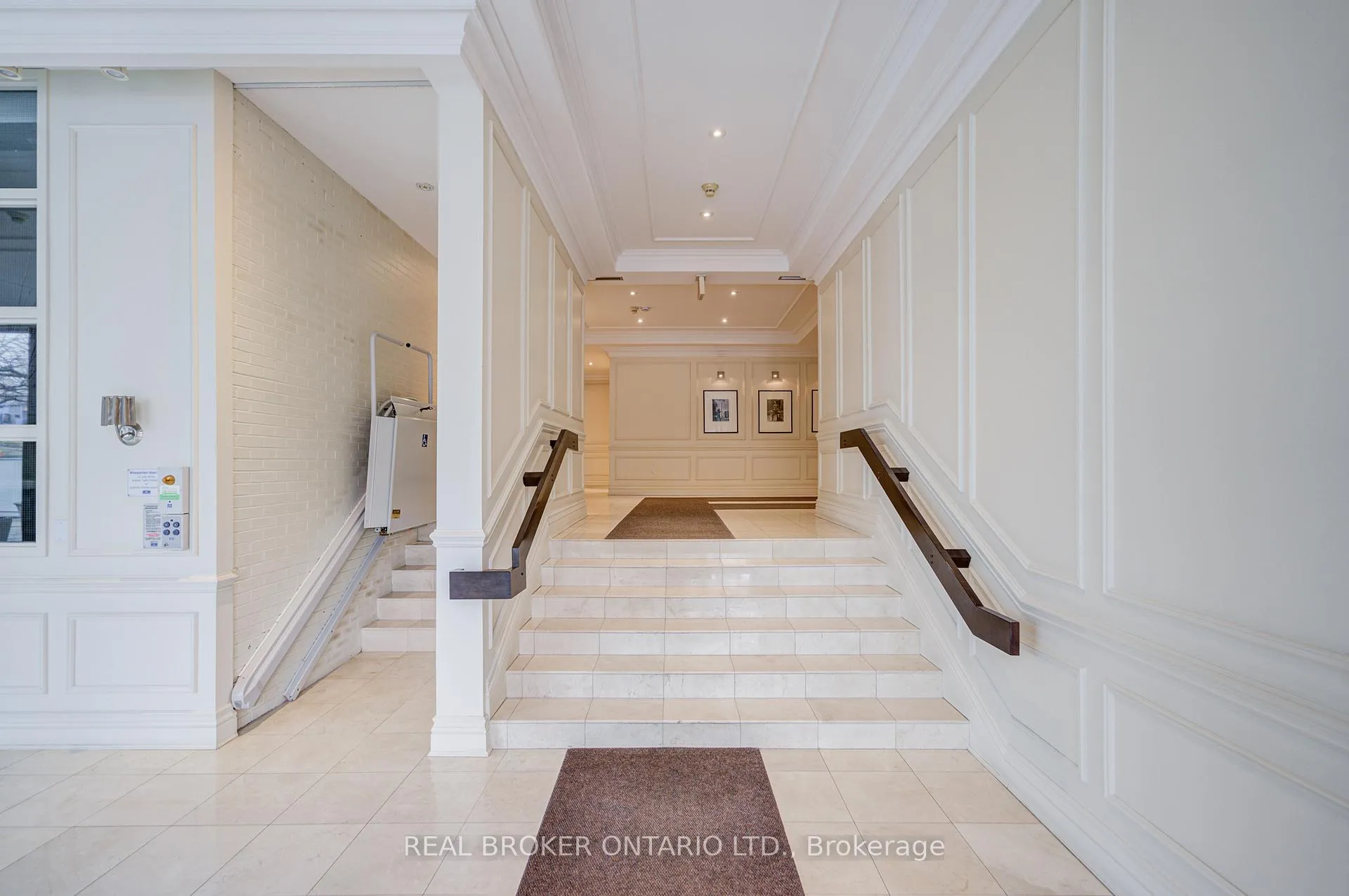Photo 3 of Unit 406, 562 Eglinton Avenue E, Toronto, Mount Pleasant East — HOMEH