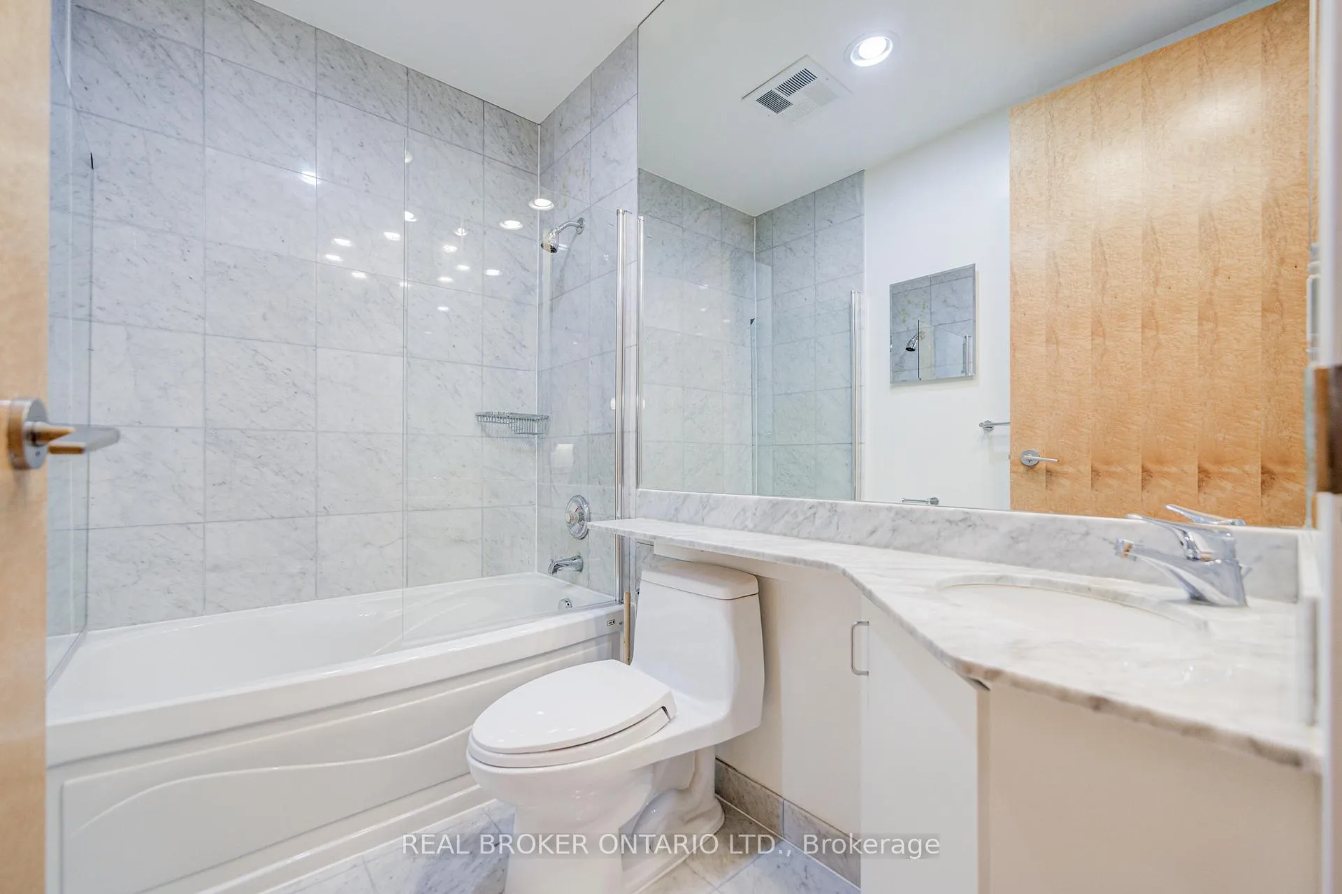Photo 9 of Unit 406, 562 Eglinton Avenue E, Toronto, Mount Pleasant East — HOMEH