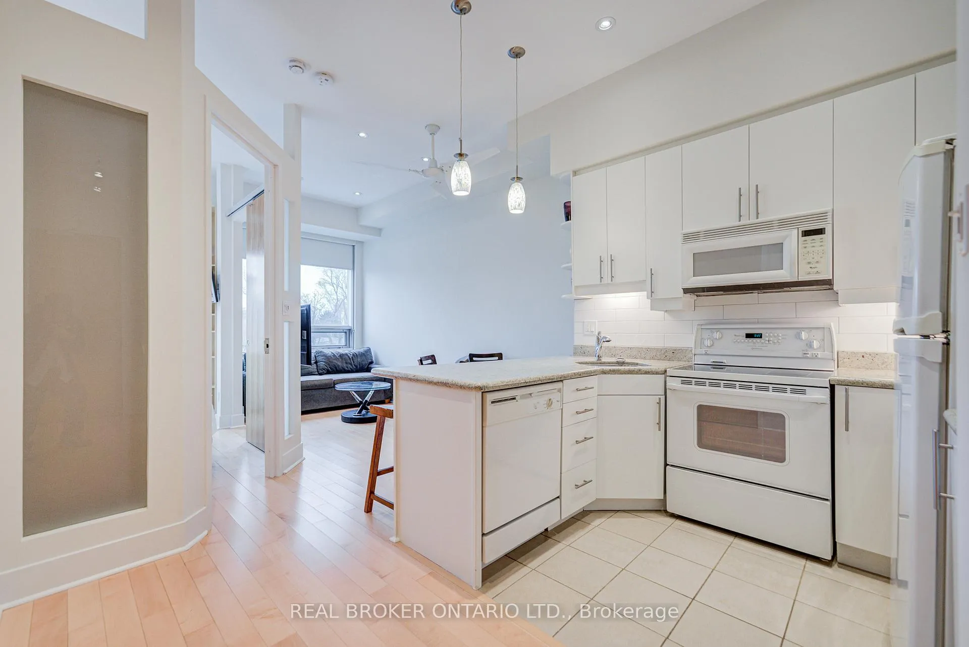 Photo 10 of Unit 406, 562 Eglinton Avenue E, Toronto, Mount Pleasant East — HOMEH