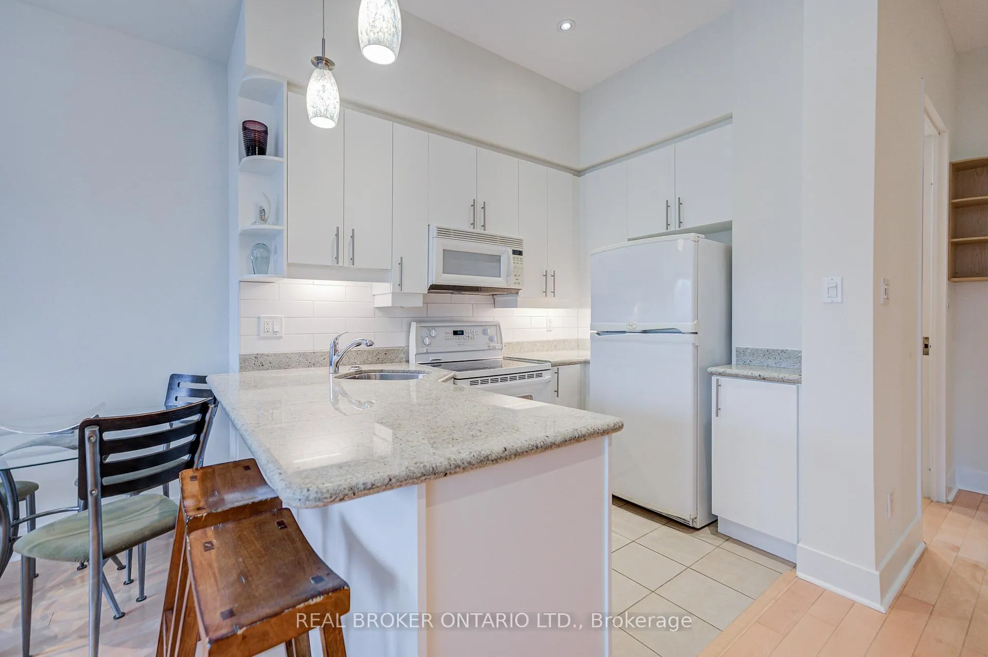 Photo 12 of Unit 406, 562 Eglinton Avenue E, Toronto, Mount Pleasant East — HOMEH
