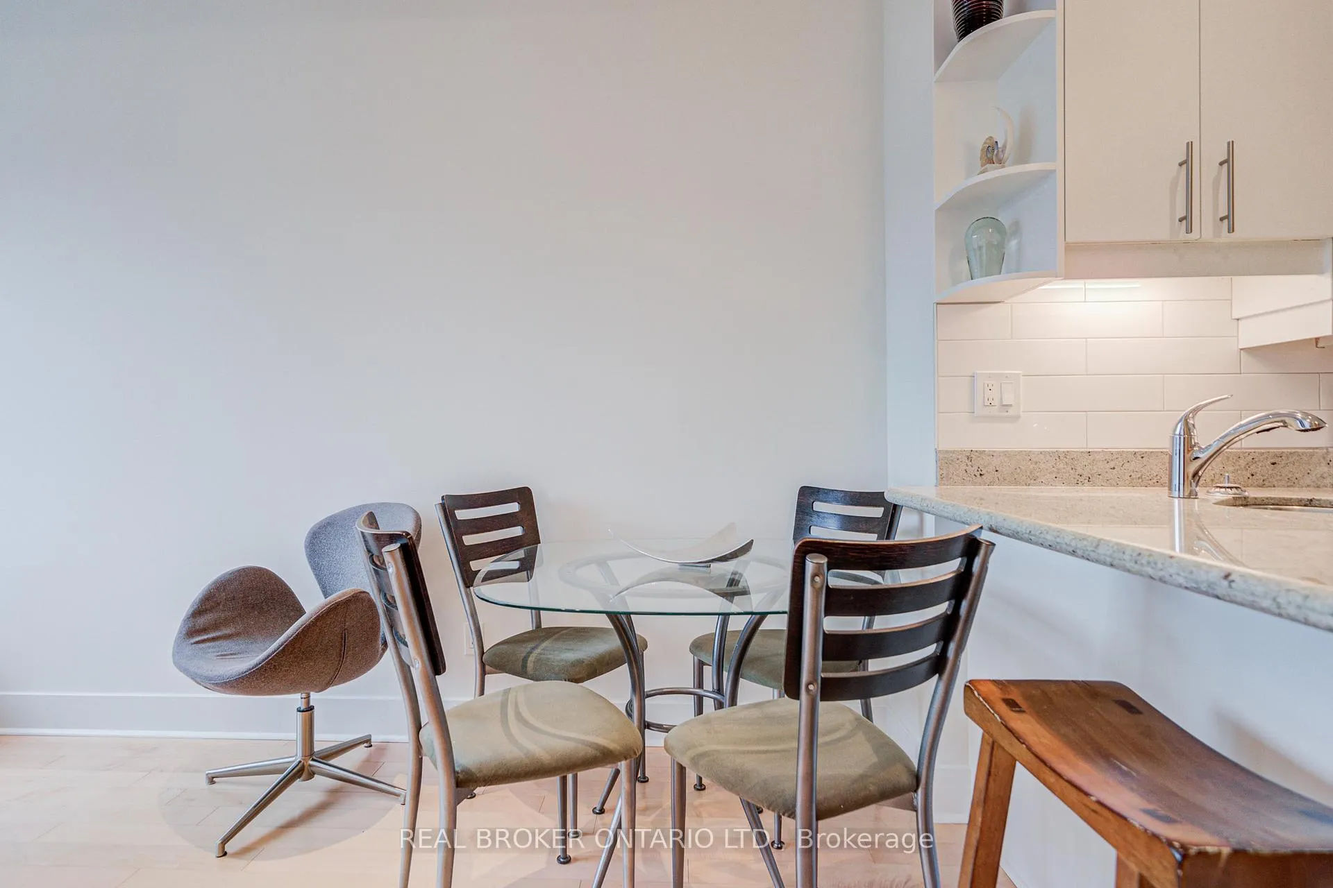 Photo 13 of Unit 406, 562 Eglinton Avenue E, Toronto, Mount Pleasant East — HOMEH
