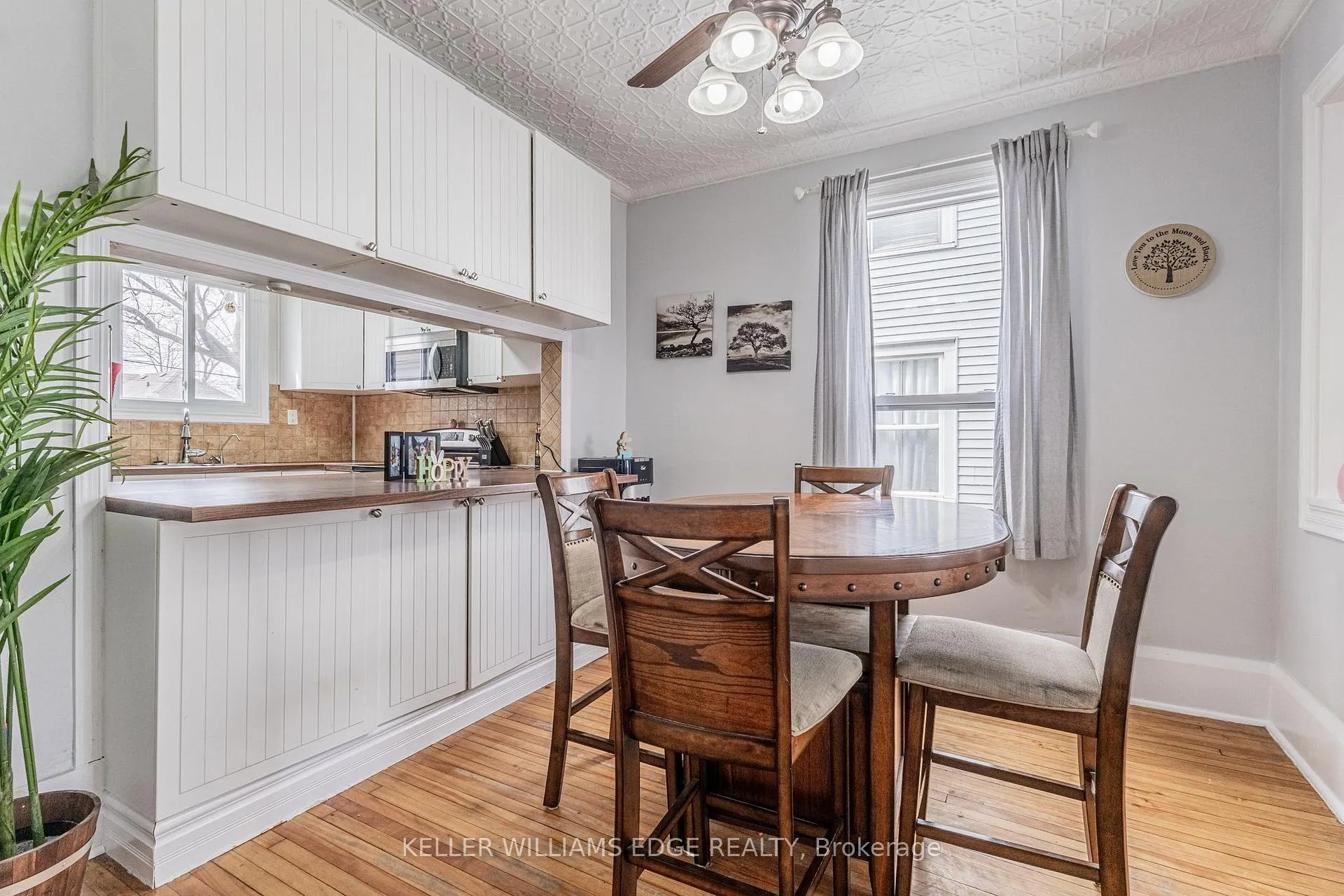 Photo 9 of 20 Cambridge Avenue, Hamilton, Crown Point — HOMEH