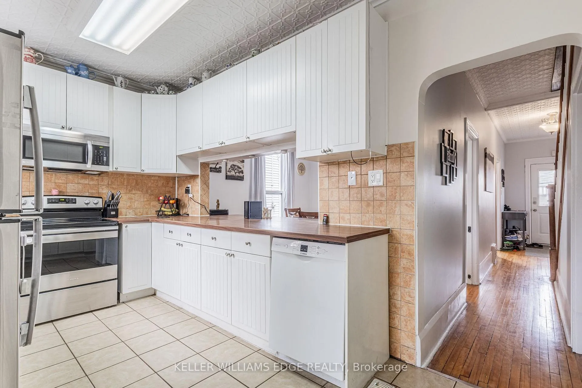 Photo 13 of 20 Cambridge Avenue, Hamilton, Crown Point — HOMEH