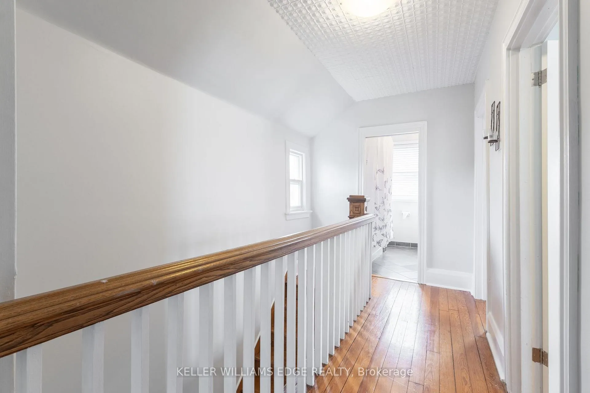 Photo 17 of 20 Cambridge Avenue, Hamilton, Crown Point — HOMEH