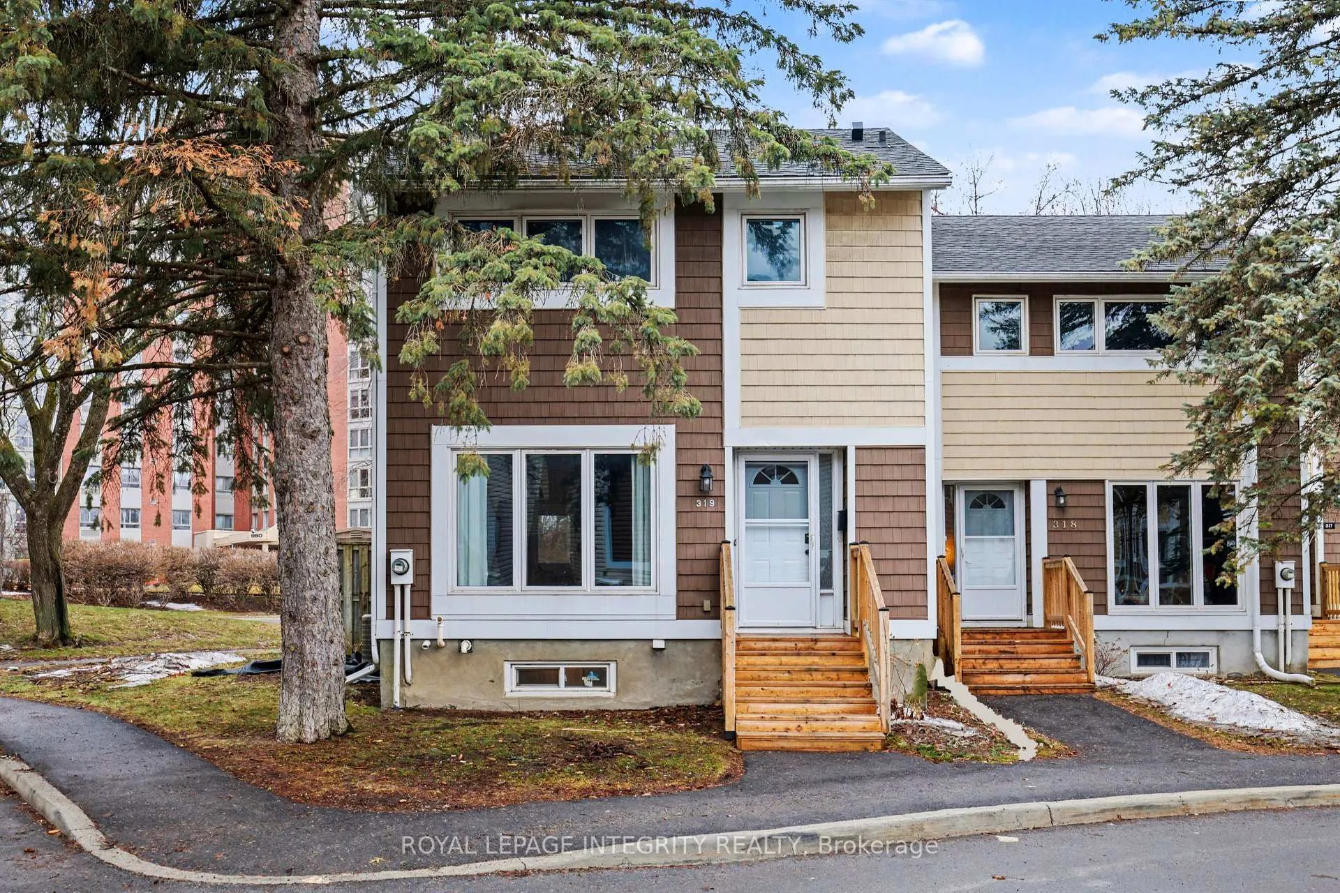 Front of 319 Stowe Court