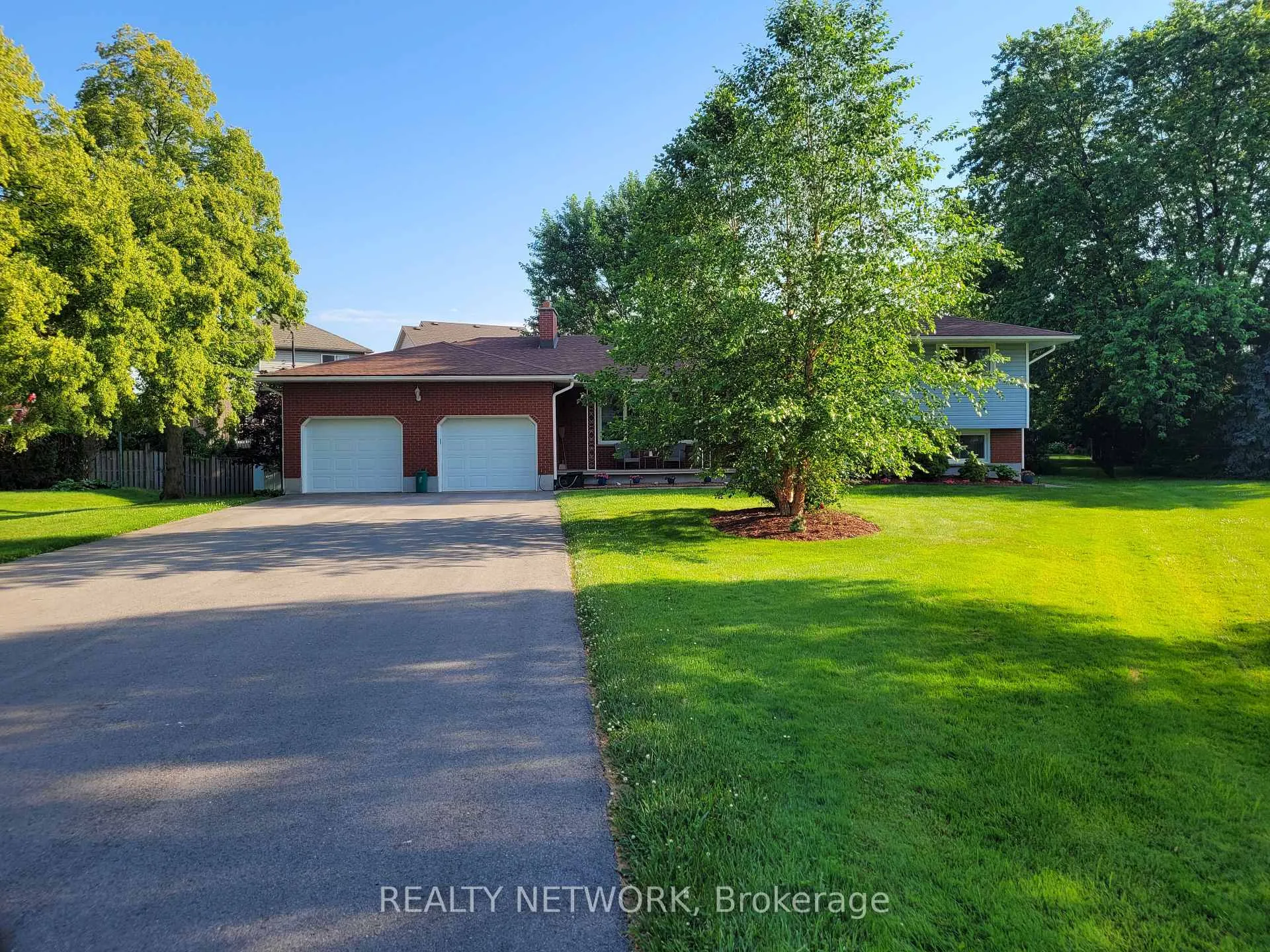 Photo 2 of 54 Valley Road, St. Catharines, Rykert/Vansickle — HOMEH