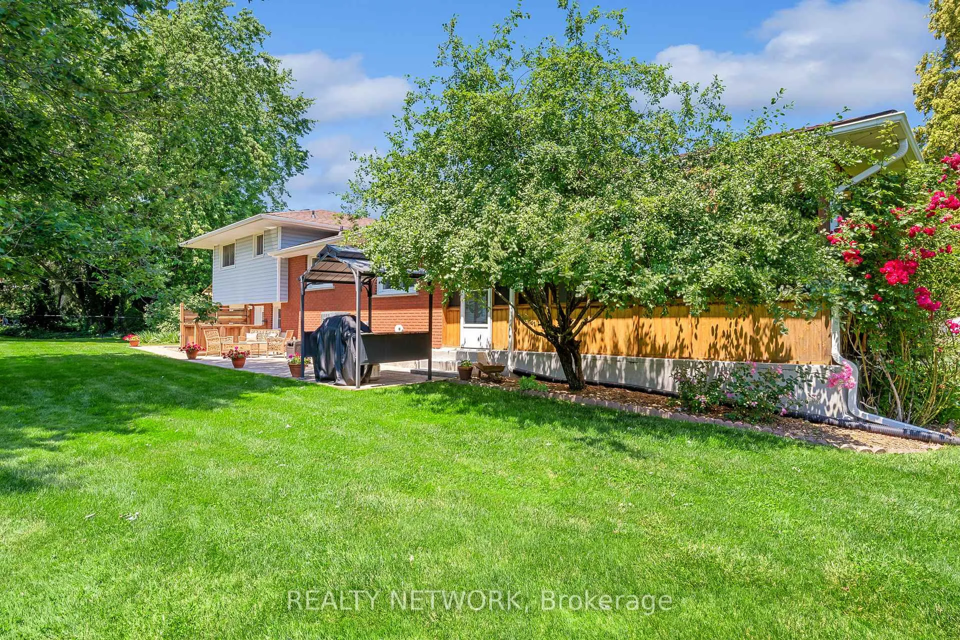 Photo 4 of 54 Valley Road, St. Catharines, Rykert/Vansickle — HOMEH