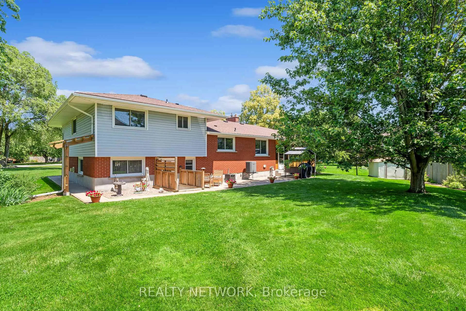 Photo 5 of 54 Valley Road, St. Catharines, Rykert/Vansickle — HOMEH