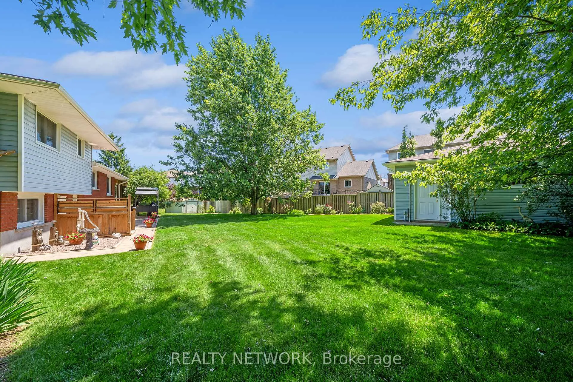 Photo 6 of 54 Valley Road, St. Catharines, Rykert/Vansickle — HOMEH