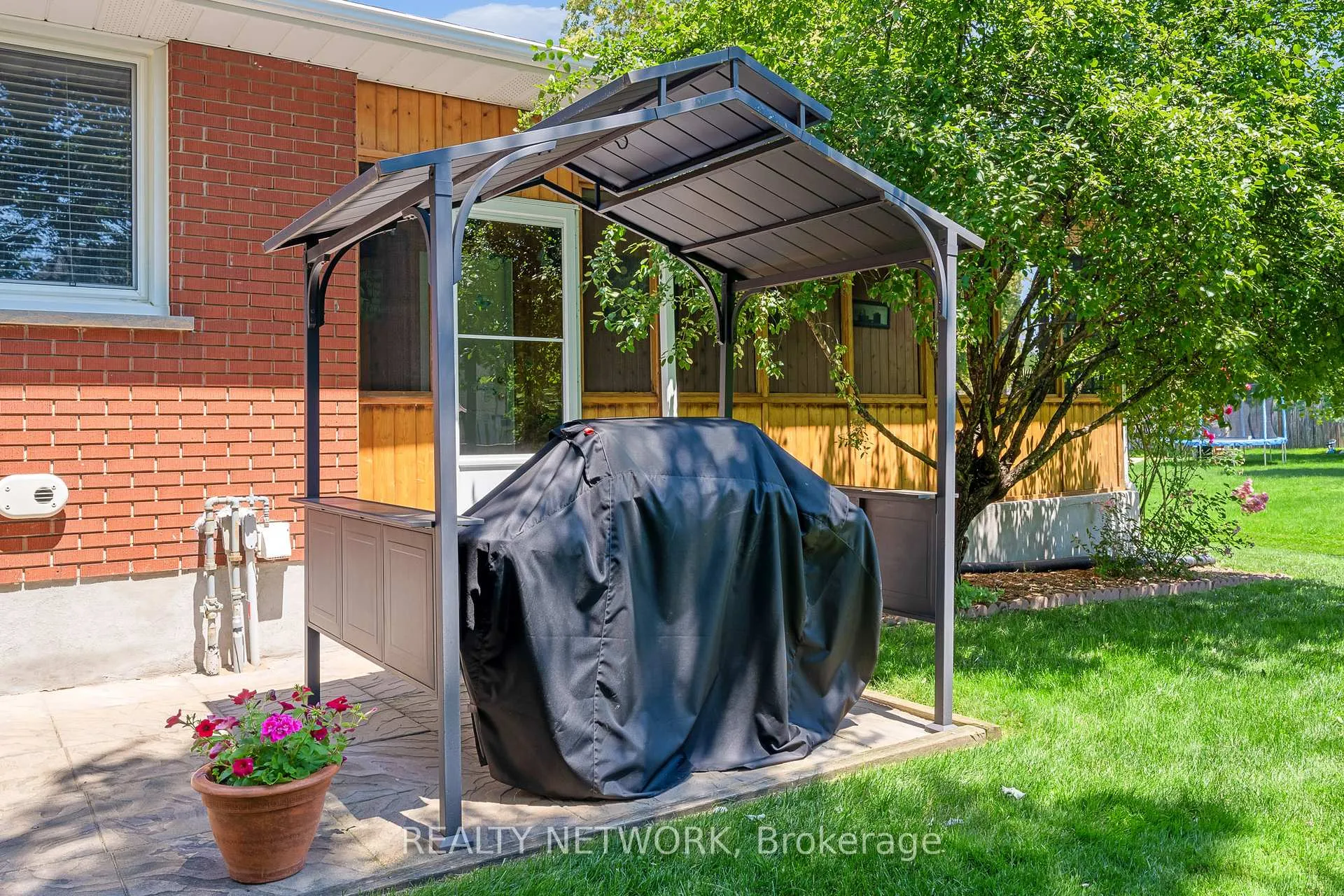 Photo 10 of 54 Valley Road, St. Catharines, Rykert/Vansickle — HOMEH