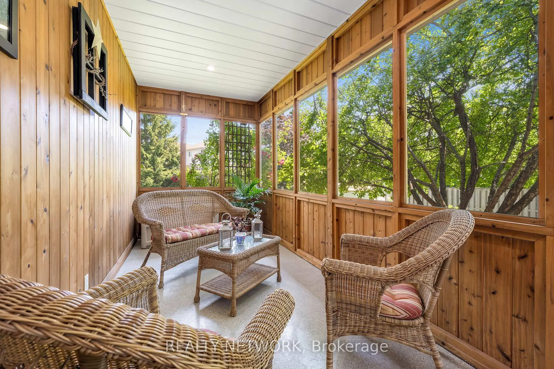 Photo 12 of 54 Valley Road, St. Catharines, Rykert/Vansickle — HOMEH