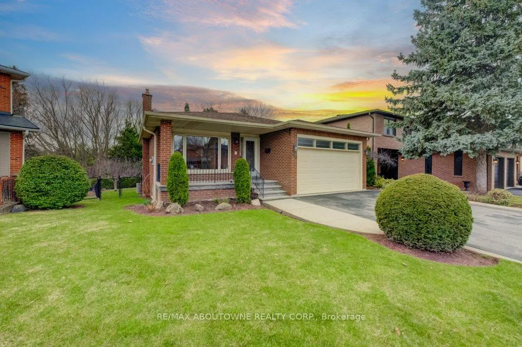 Front of 440 Parkridge Crescent