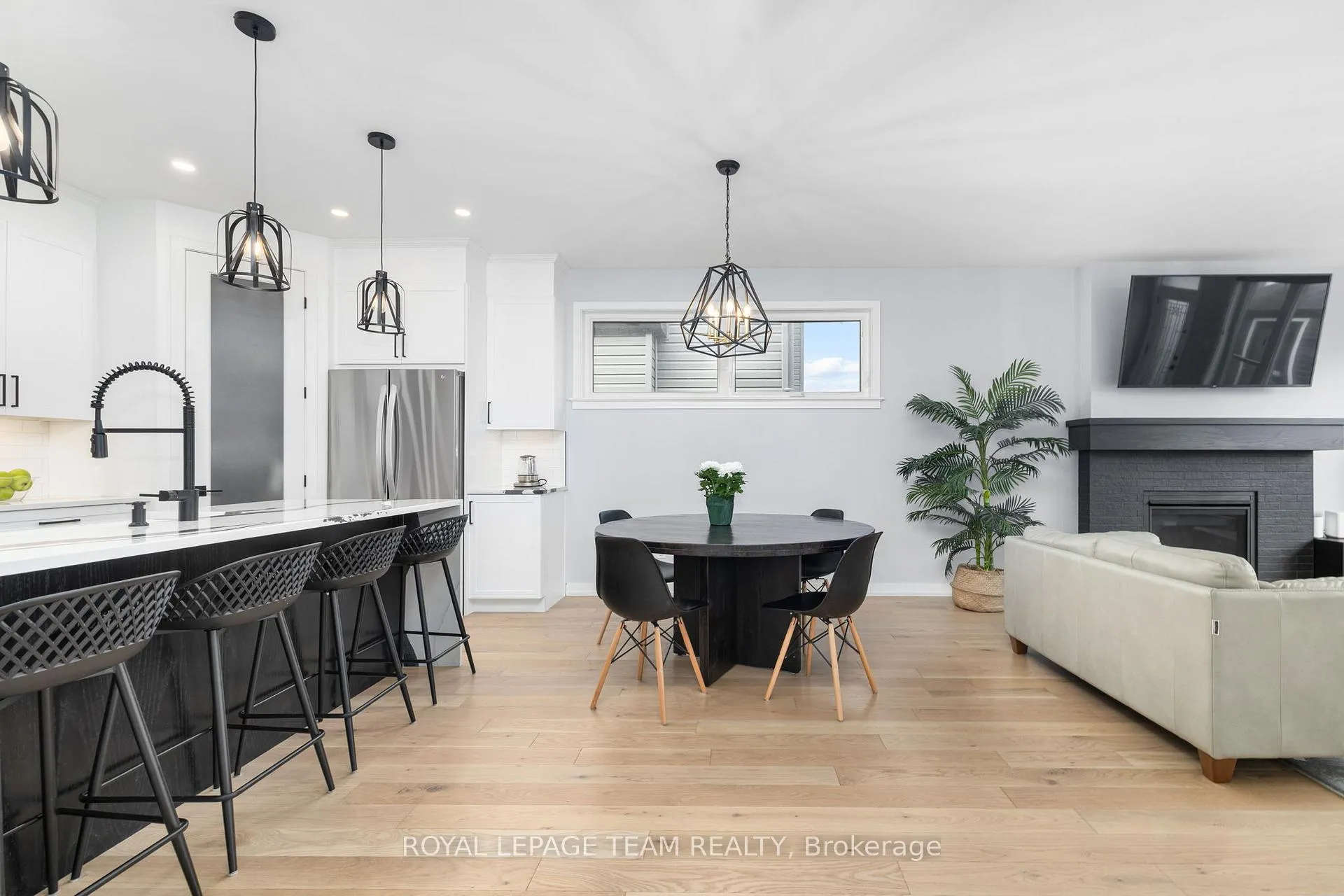 Photo 11 of 432 Gidran Circle, Ottawa, Kanata - Emerald Meadows/Trailwest — HOMEH