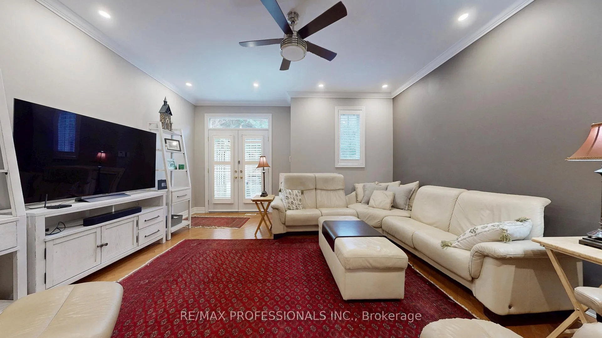 Photo 6 of 544D Scarlett Road, Etobicoke, Humber Heights — HOMEH
