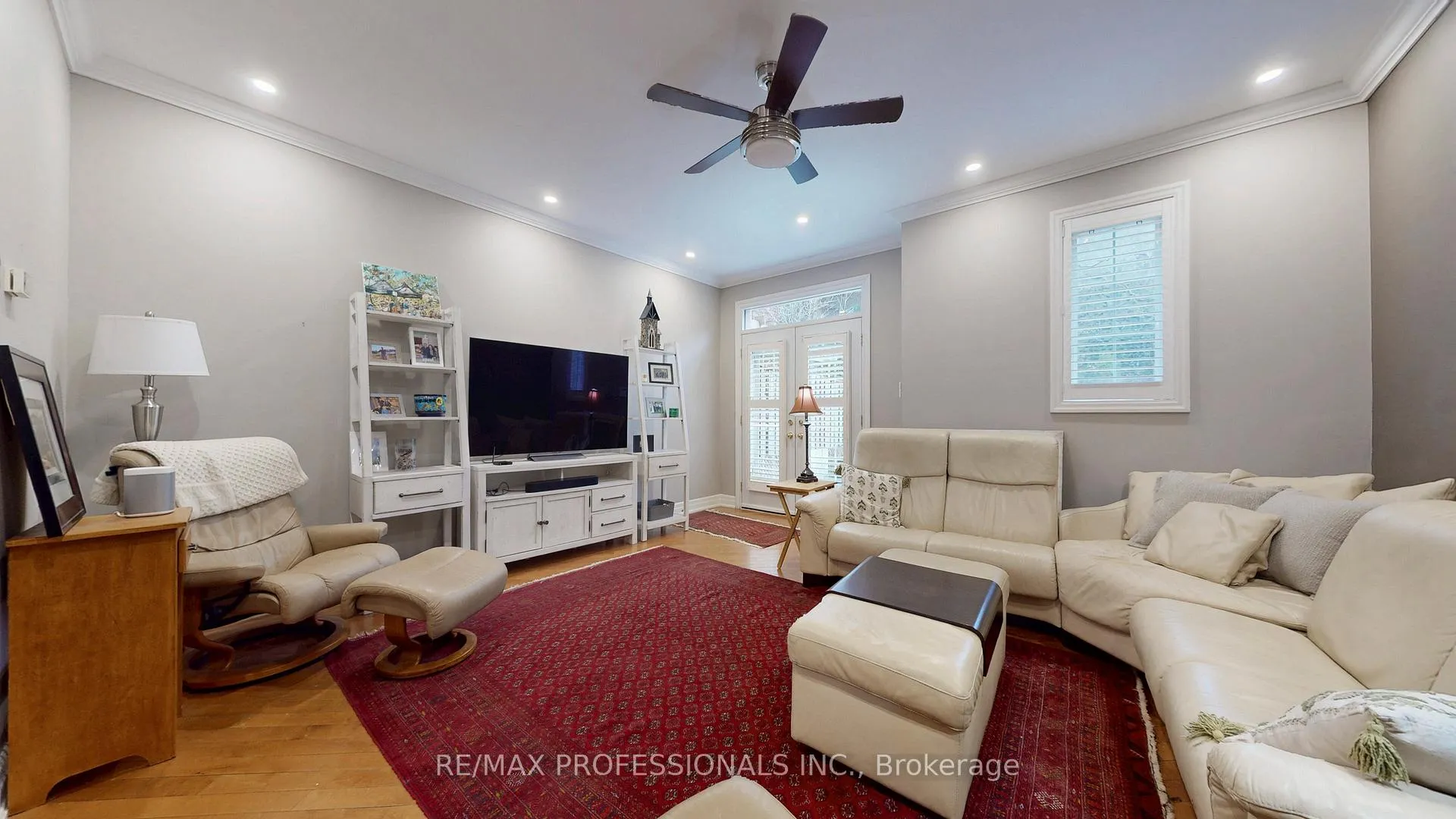 Photo 7 of 544D Scarlett Road, Etobicoke, Humber Heights — HOMEH