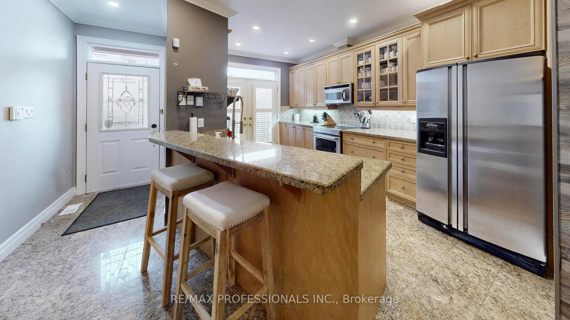 Photo 12 of 544D Scarlett Road, Etobicoke, Humber Heights — HOMEH