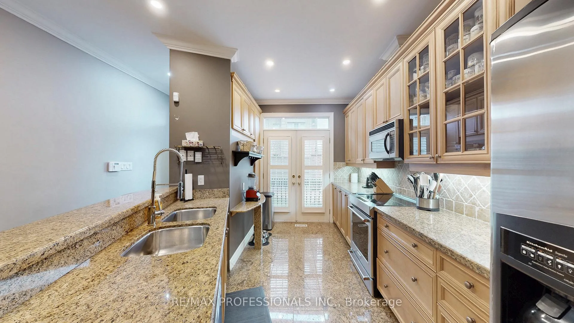 Photo 14 of 544D Scarlett Road, Etobicoke, Humber Heights — HOMEH