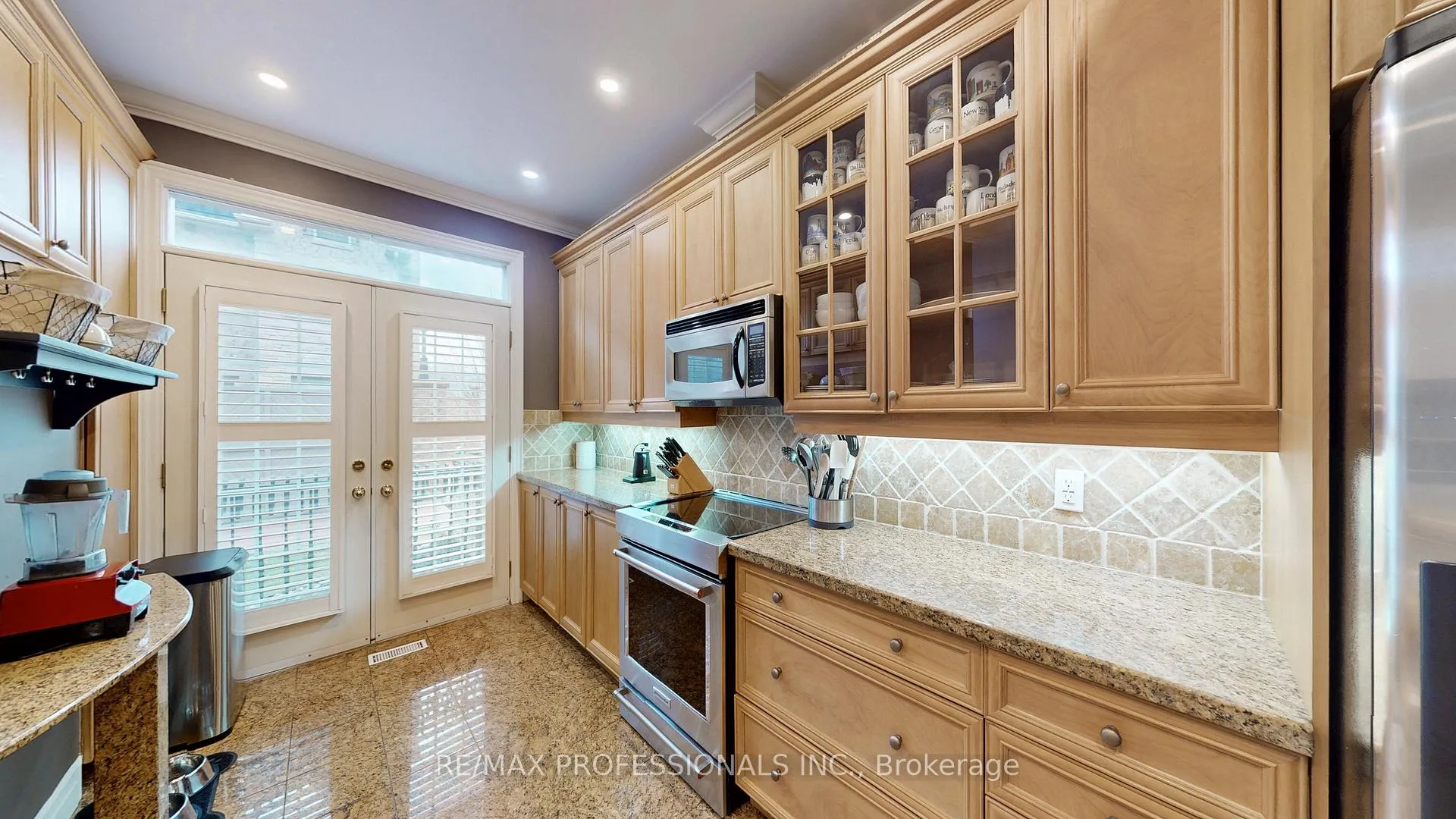 Photo 15 of 544D Scarlett Road, Etobicoke, Humber Heights — HOMEH