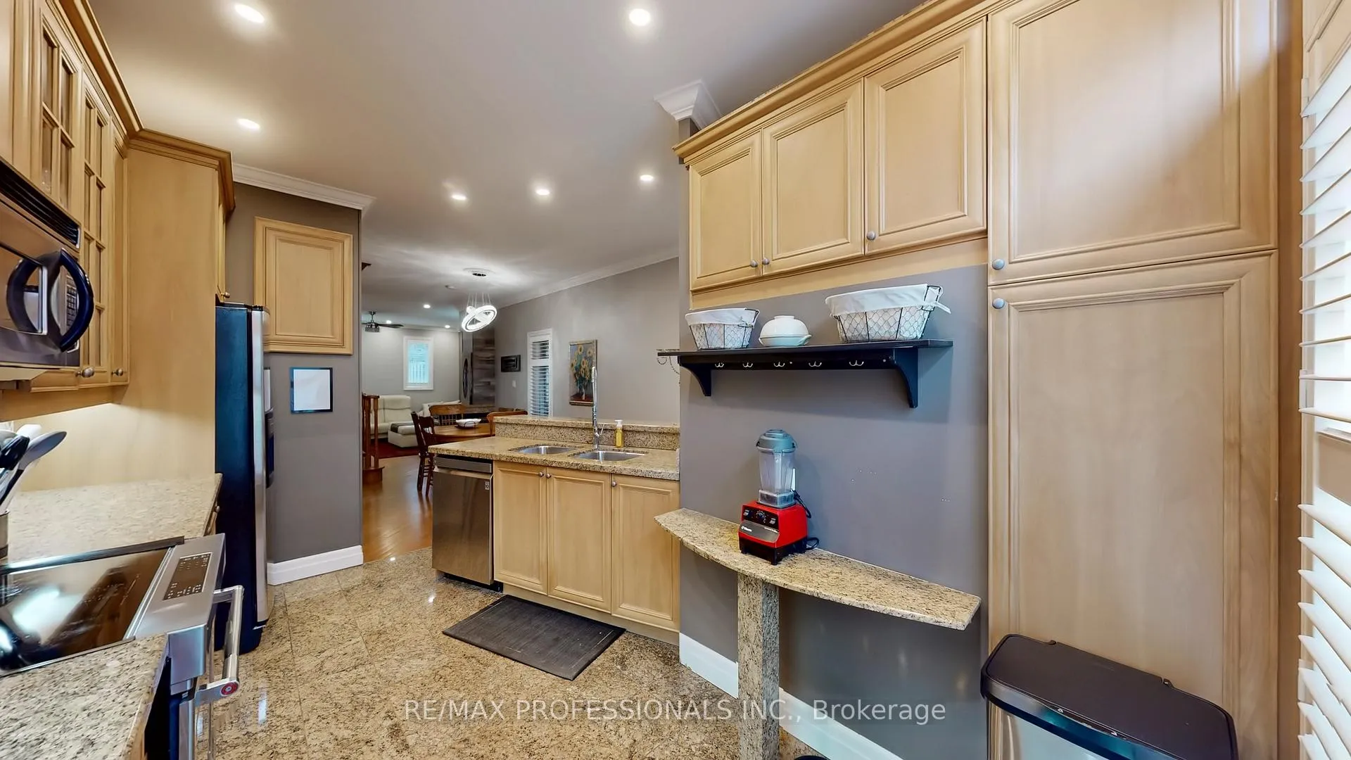 Photo 16 of 544D Scarlett Road, Etobicoke, Humber Heights — HOMEH