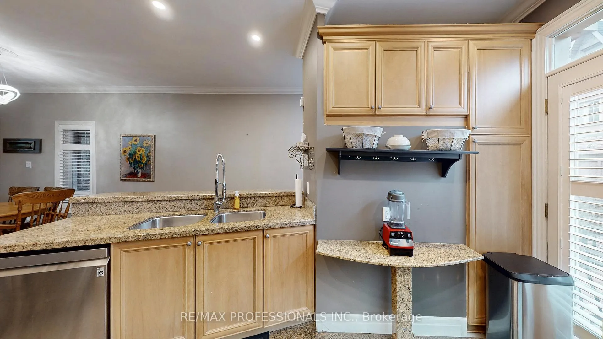 Photo 17 of 544D Scarlett Road, Etobicoke, Humber Heights — HOMEH
