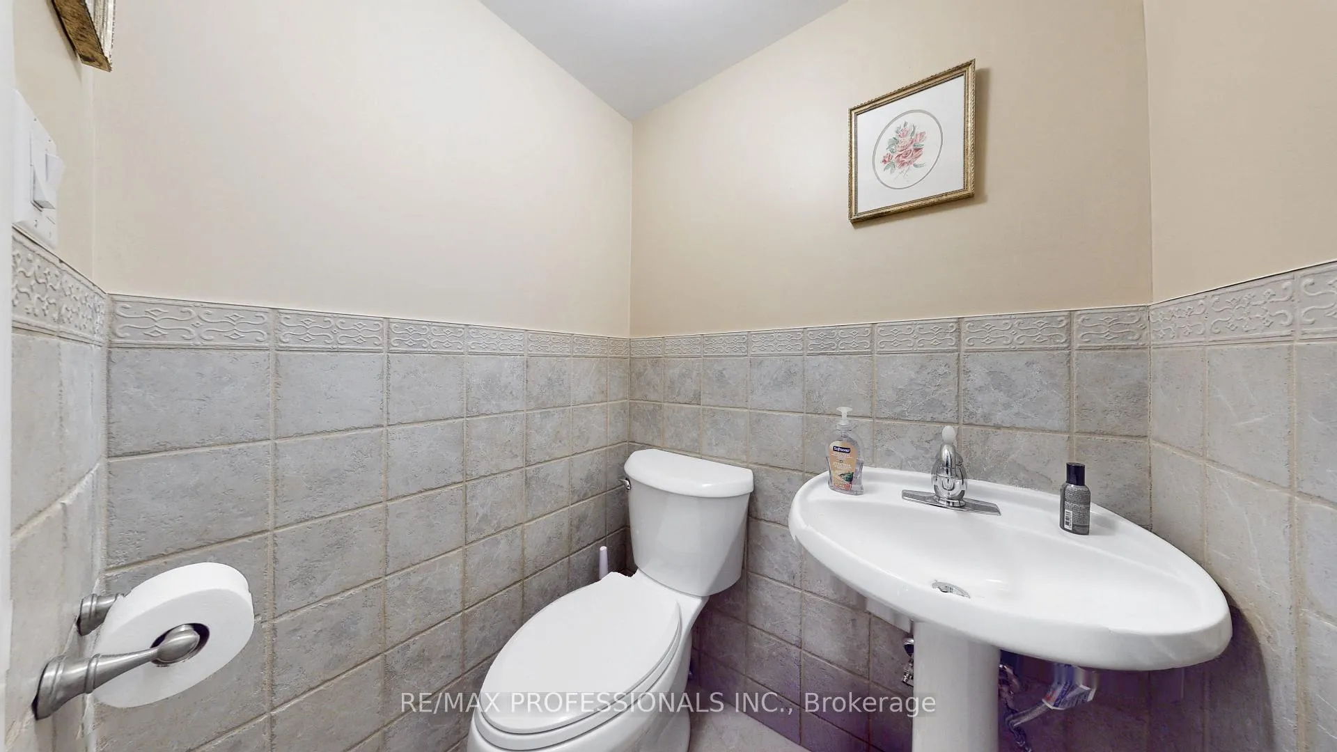 Photo 18 of 544D Scarlett Road, Etobicoke, Humber Heights — HOMEH