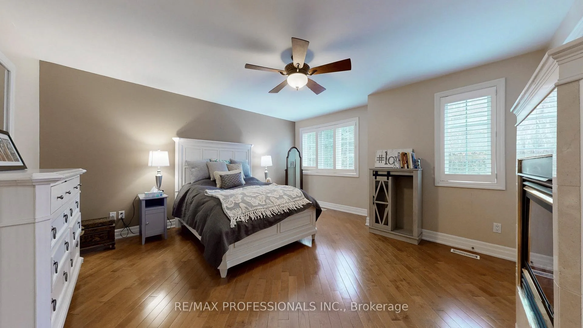 Photo 19 of 544D Scarlett Road, Etobicoke, Humber Heights — HOMEH