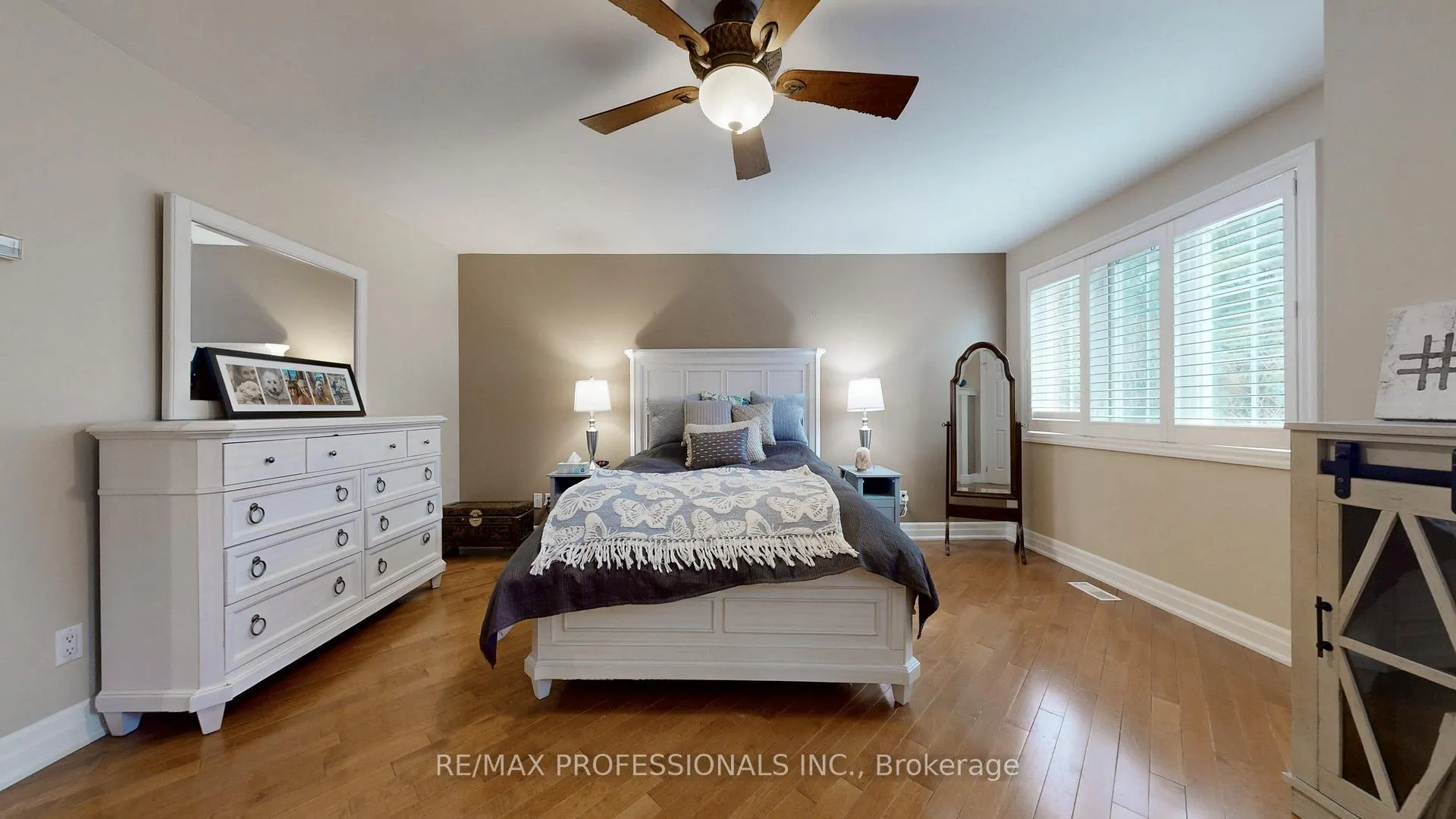 Photo 21 of 544D Scarlett Road, Etobicoke, Humber Heights — HOMEH