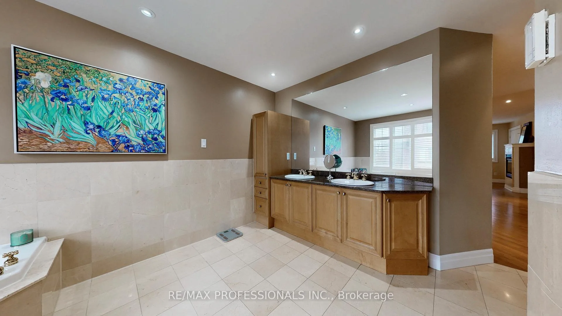 Photo 23 of 544D Scarlett Road, Etobicoke, Humber Heights — HOMEH