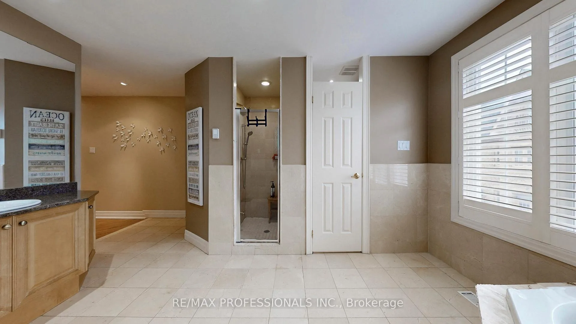 Photo 24 of 544D Scarlett Road, Etobicoke, Humber Heights — HOMEH