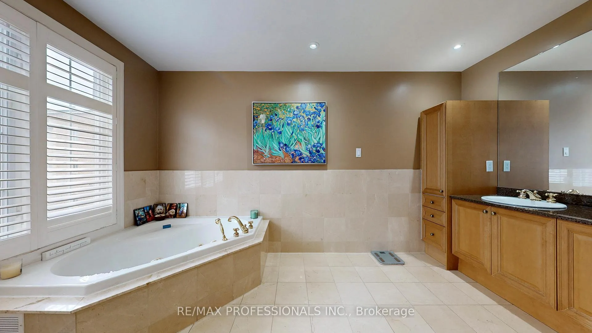 Photo 25 of 544D Scarlett Road, Etobicoke, Humber Heights — HOMEH