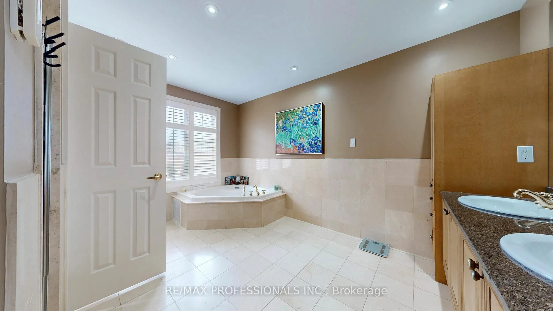 Photo 26 of 544D Scarlett Road, Etobicoke, Humber Heights — HOMEH