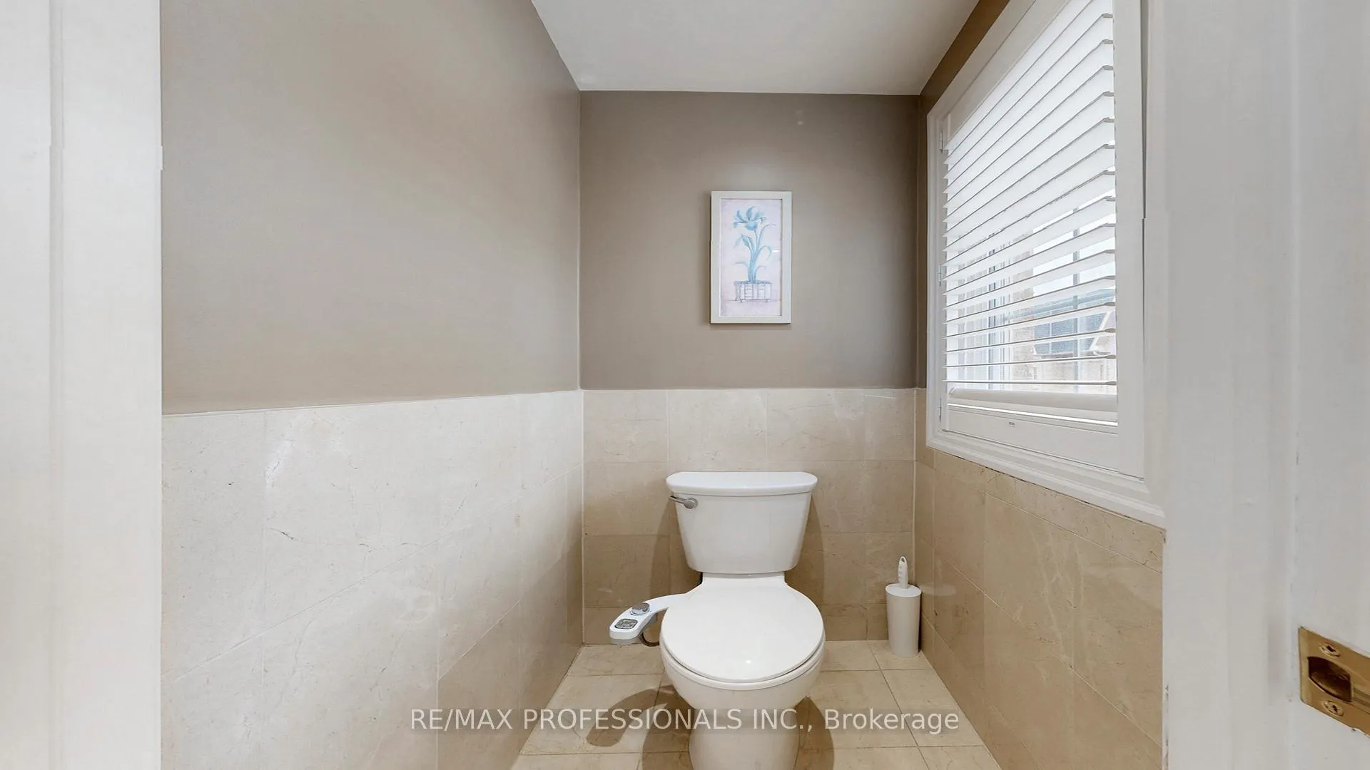 Photo 27 of 544D Scarlett Road, Etobicoke, Humber Heights — HOMEH