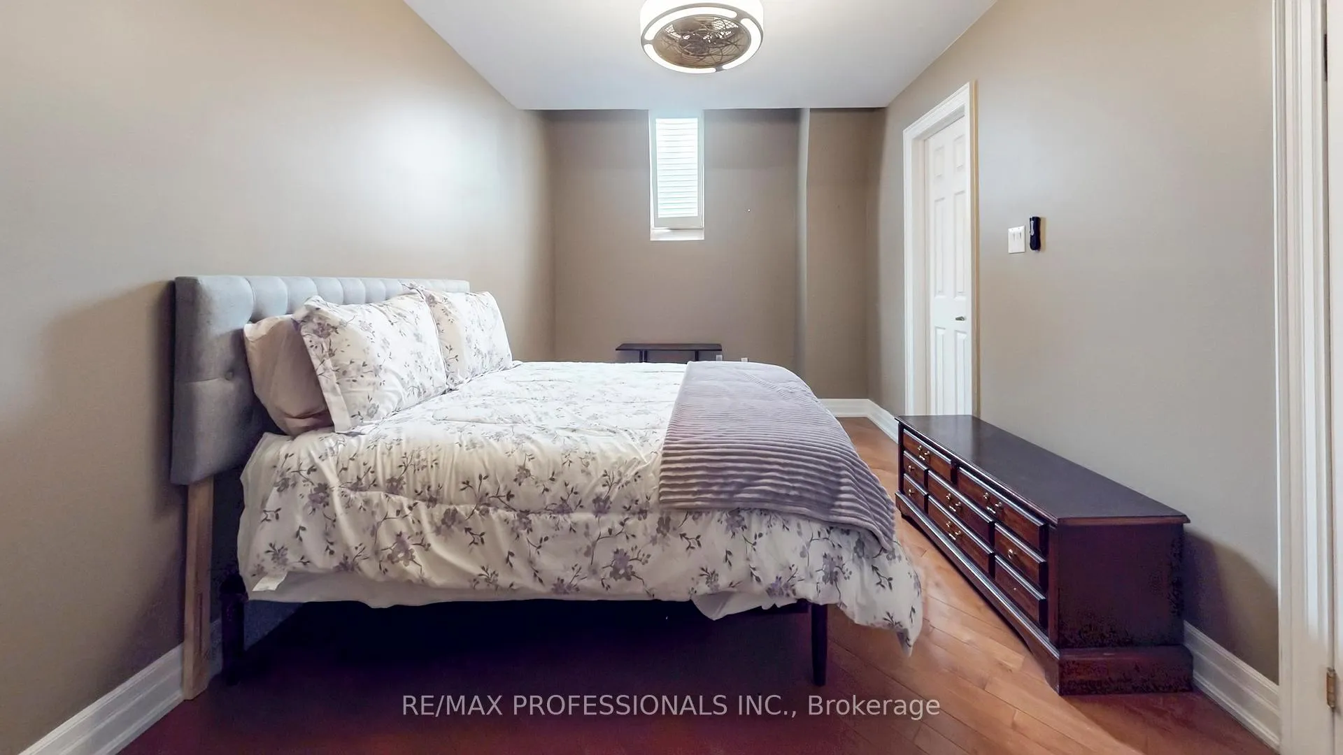 Photo 29 of 544D Scarlett Road, Etobicoke, Humber Heights — HOMEH