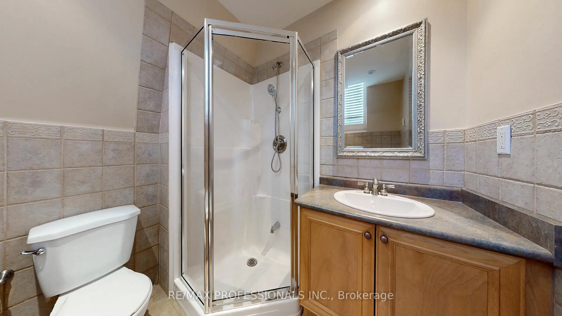 Photo 30 of 544D Scarlett Road, Etobicoke, Humber Heights — HOMEH