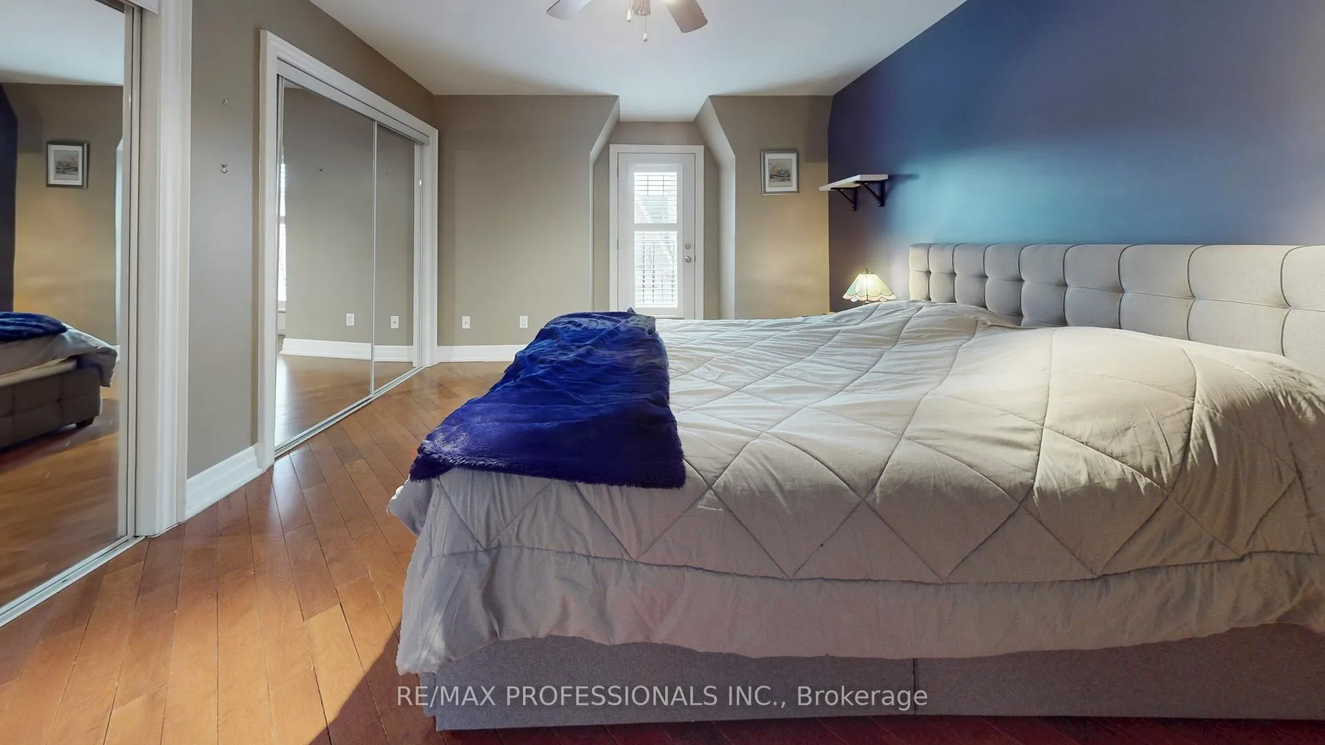 Photo 32 of 544D Scarlett Road, Etobicoke, Humber Heights — HOMEH