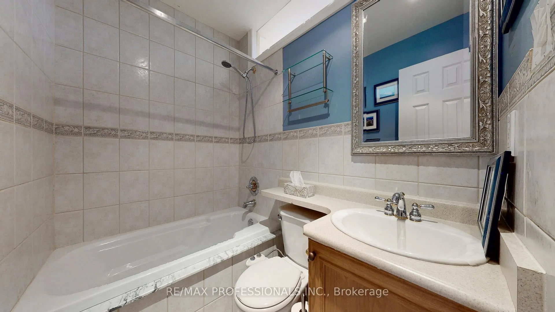 Photo 34 of 544D Scarlett Road, Etobicoke, Humber Heights — HOMEH