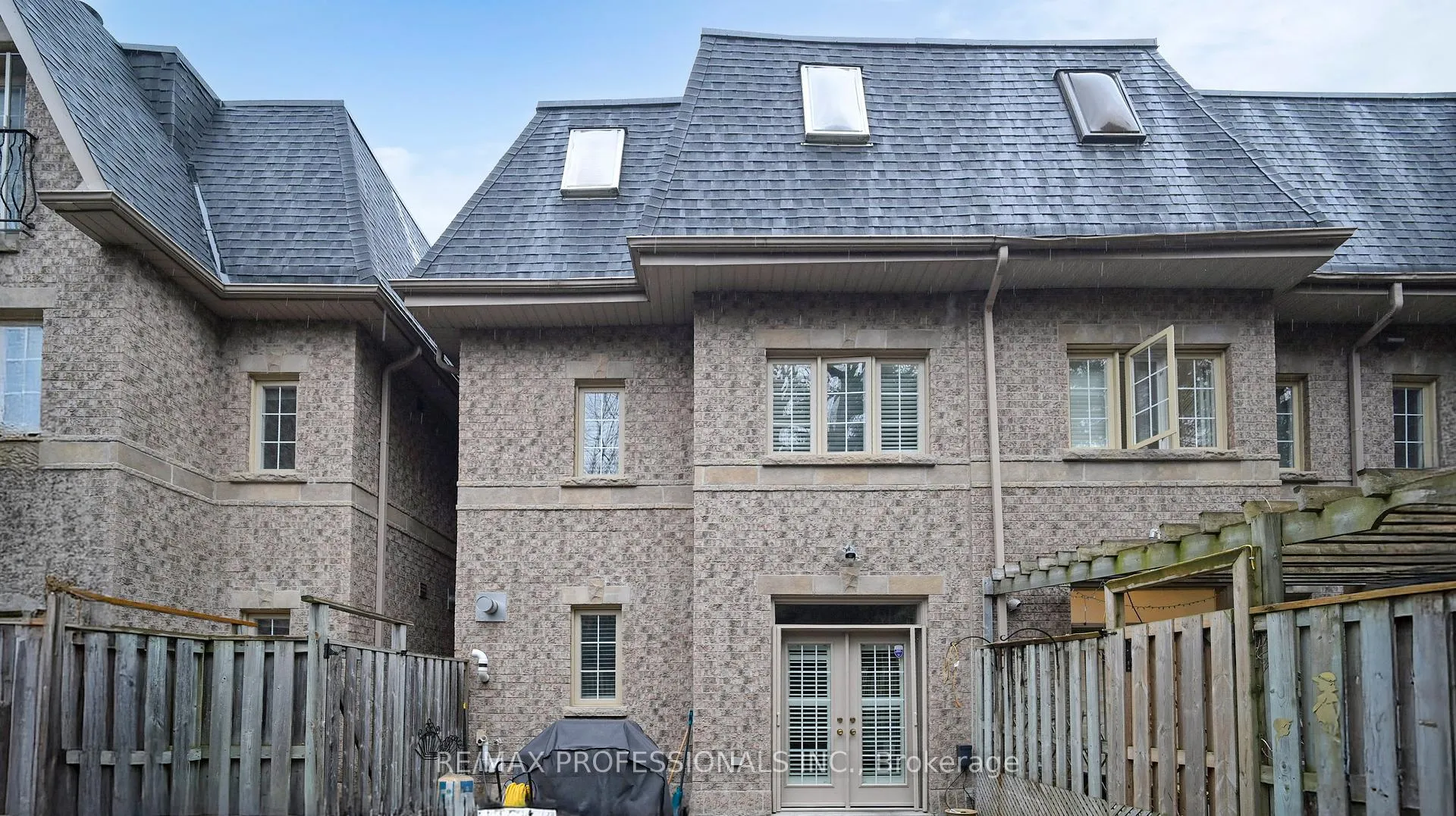 Photo 38 of 544D Scarlett Road, Etobicoke, Humber Heights — HOMEH