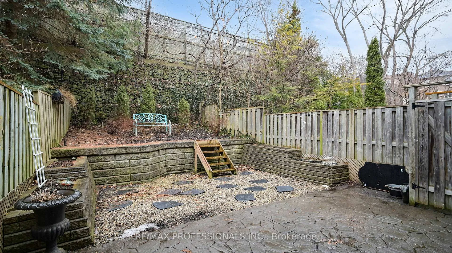 Photo 39 of 544D Scarlett Road, Etobicoke, Humber Heights — HOMEH