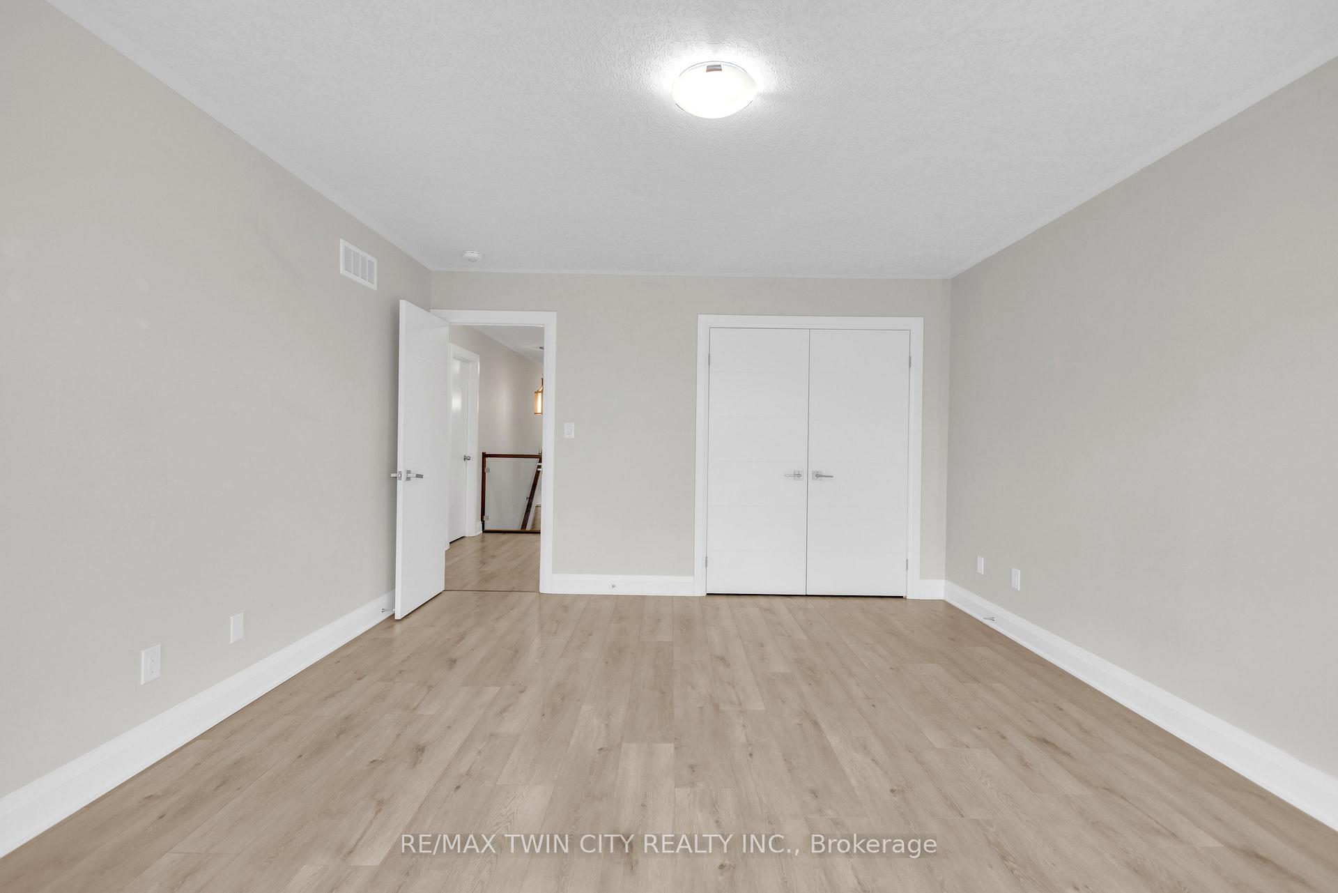 Photo 19 of 273 Woodbine Avenue, Kitchener — HOMEH