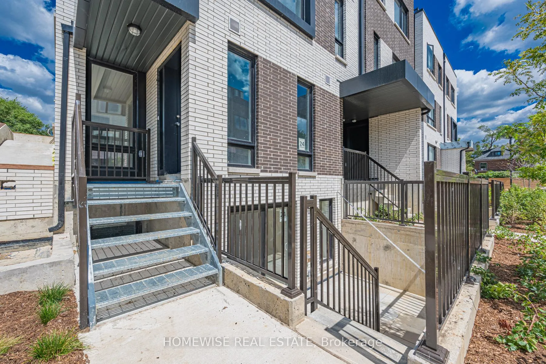 Photo 4 of Unit TH8, 20 Ed Clark Gardens, Toronto, Weston-Pellam Park — HOMEH