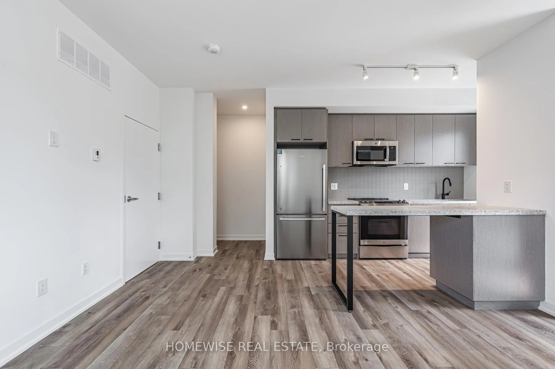 Photo 5 of Unit TH8, 20 Ed Clark Gardens, Toronto, Weston-Pellam Park — HOMEH