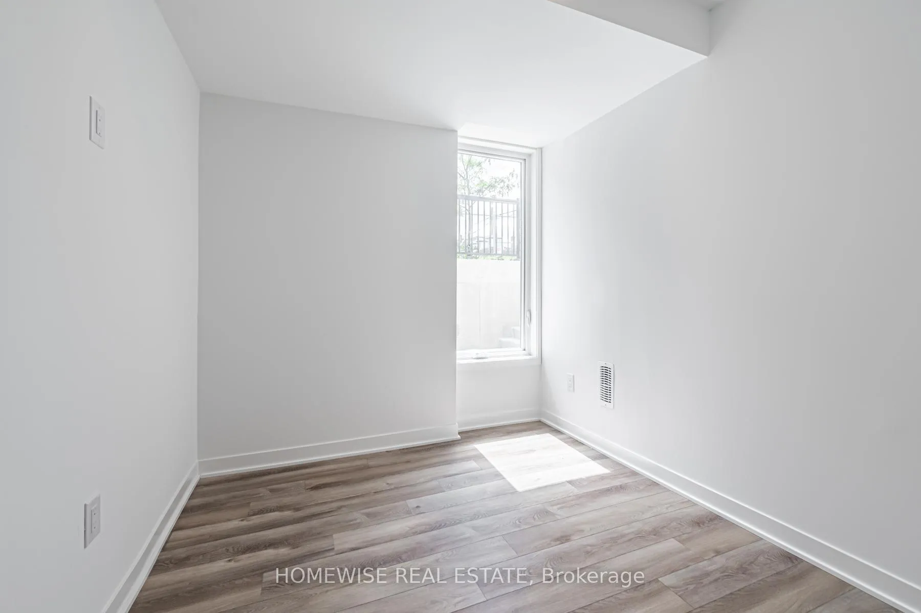 Photo 19 of Unit TH8, 20 Ed Clark Gardens, Toronto, Weston-Pellam Park — HOMEH
