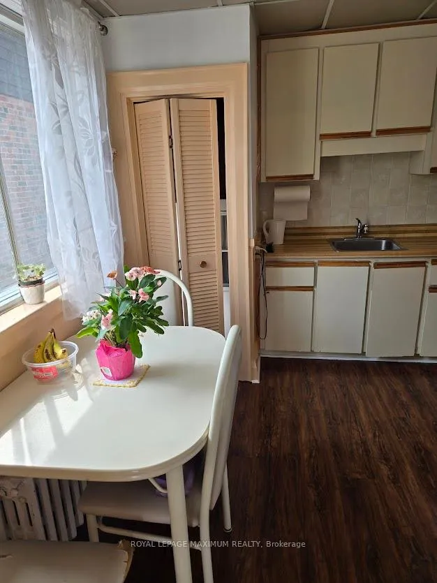 Photo 3 of 26 Landour Avenue, Toronto, Keelesdale-Eglinton West — HOMEH