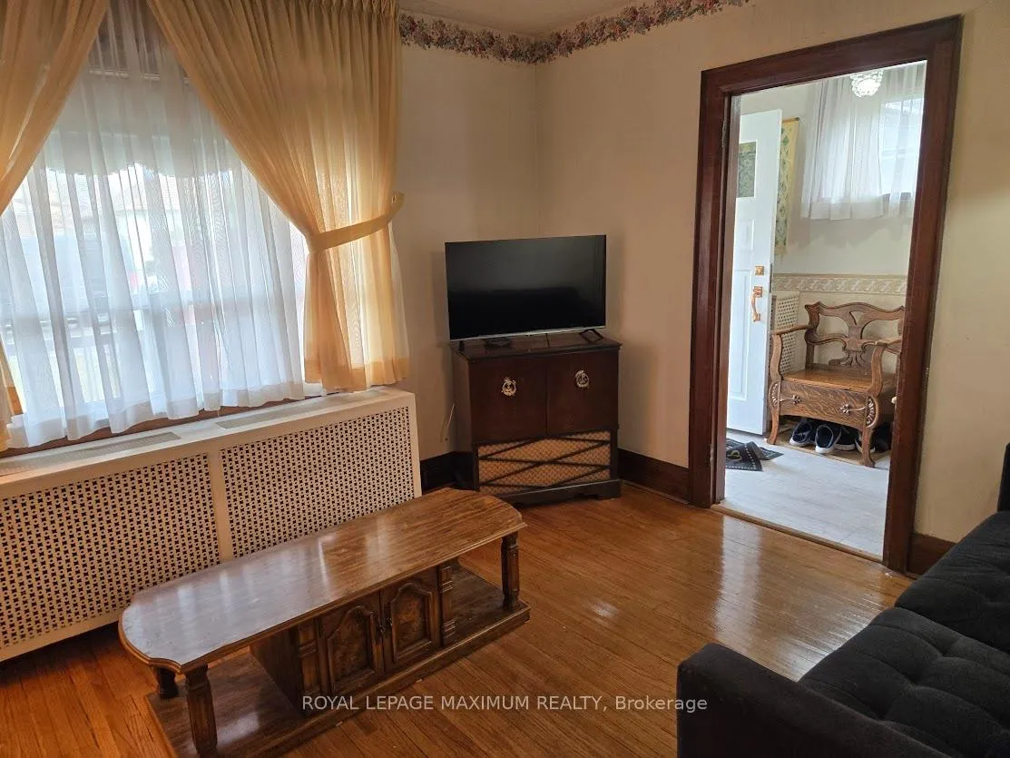 Photo 6 of 26 Landour Avenue, Toronto, Keelesdale-Eglinton West — HOMEH