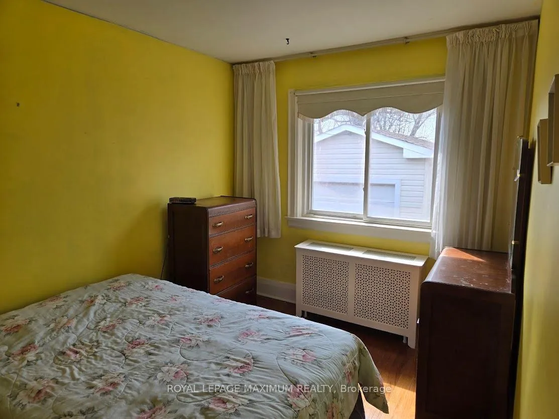 Photo 11 of 26 Landour Avenue, Toronto, Keelesdale-Eglinton West — HOMEH