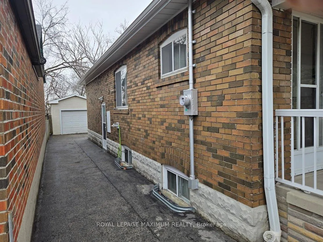 Photo 21 of 26 Landour Avenue, Toronto, Keelesdale-Eglinton West — HOMEH