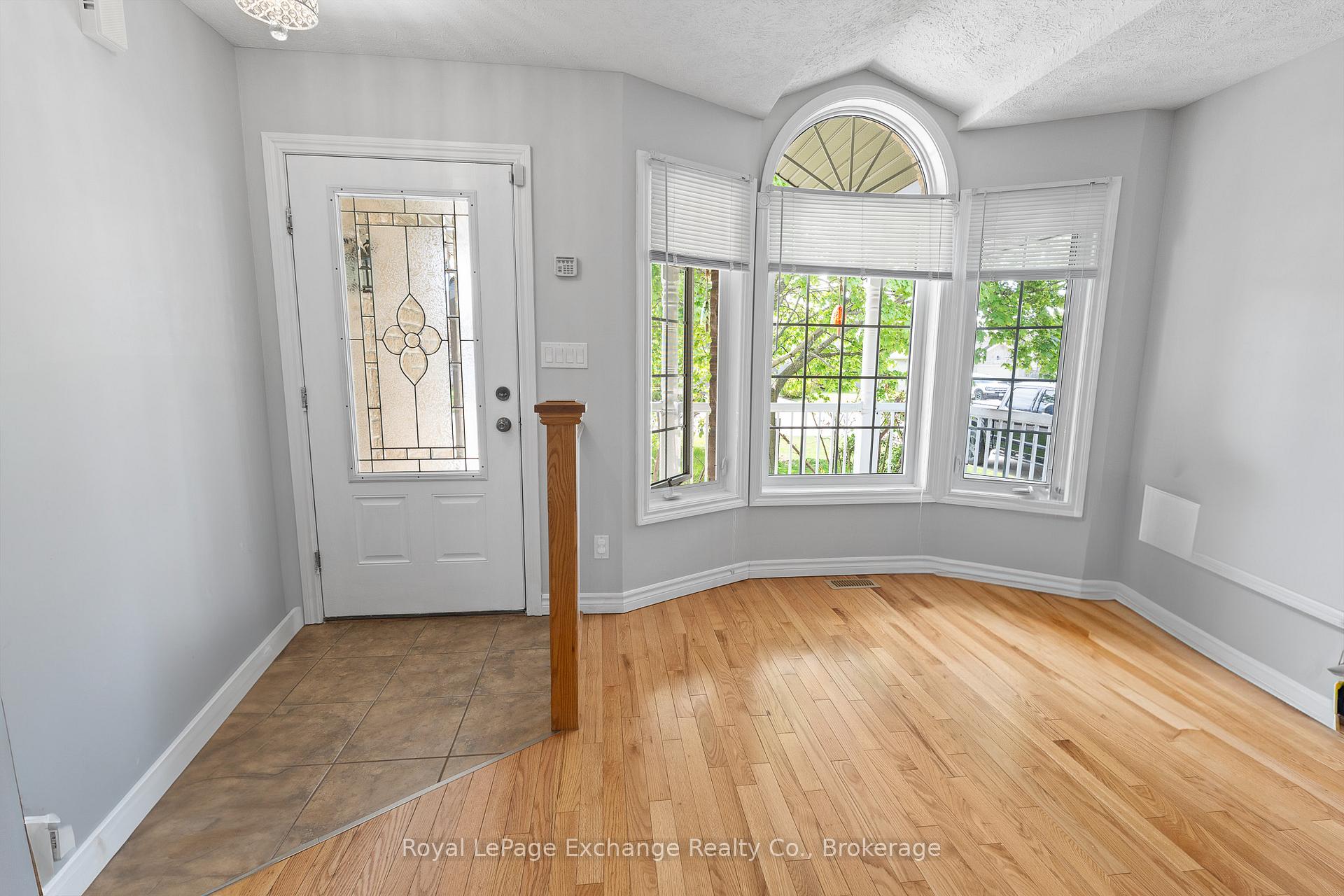 Photo 3 of 634 Kennard Crescent, Kincardine — HOMEH
