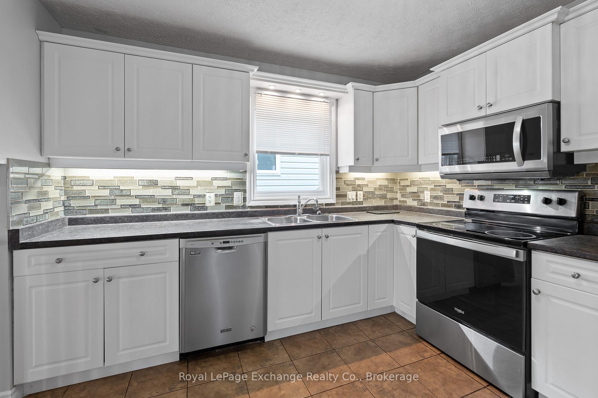 Photo 7 of 634 Kennard Crescent, Kincardine — HOMEH