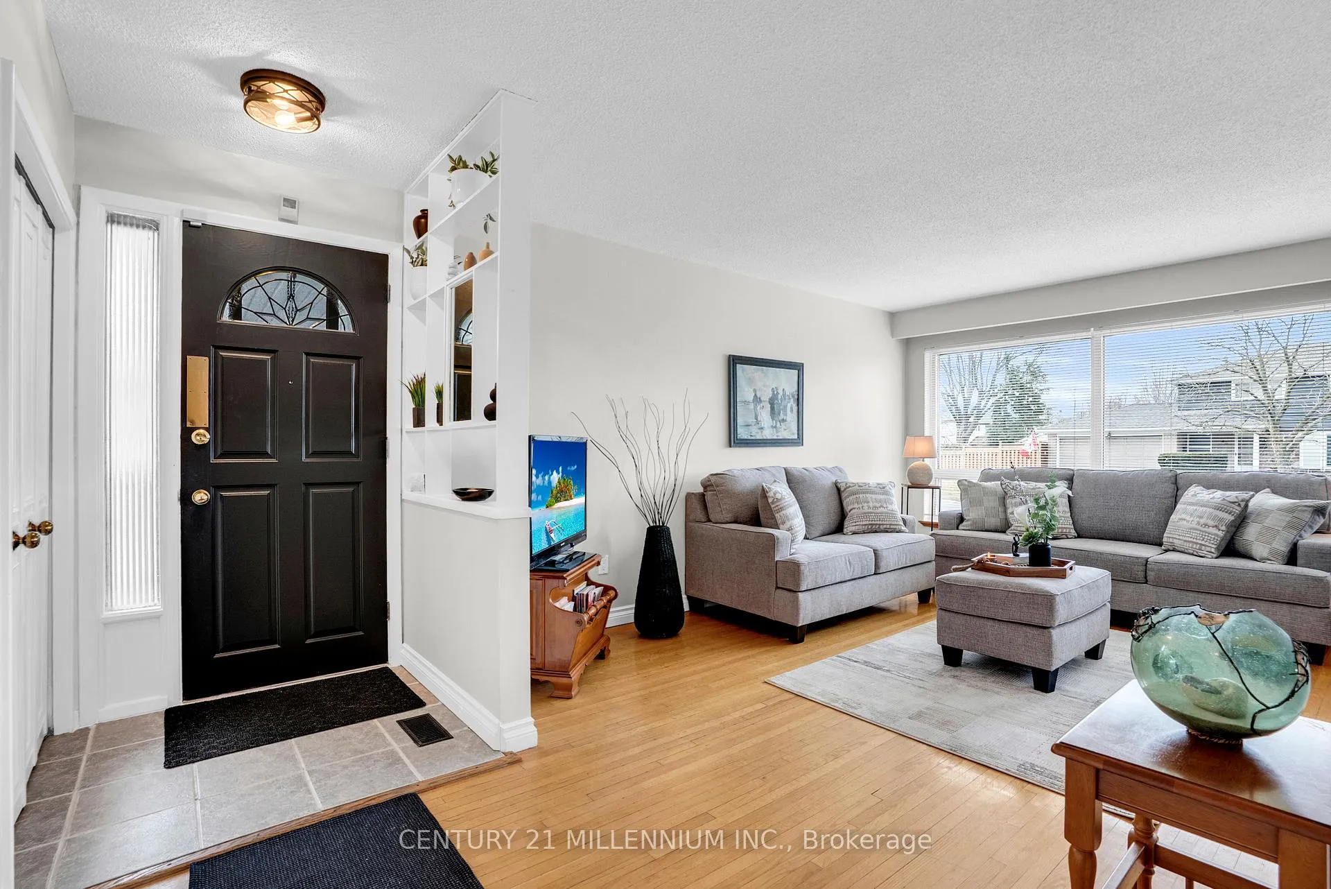Photo 8 of 49 Harper Road, Brampton, Brampton East — HOMEH